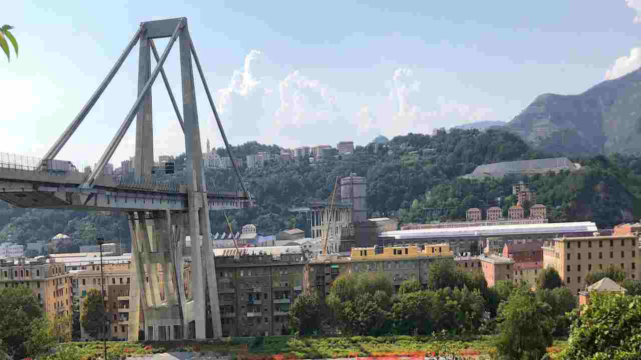 Ponte Morandi, 50 operai in quarantena per caso positivo: i lavori rallentano