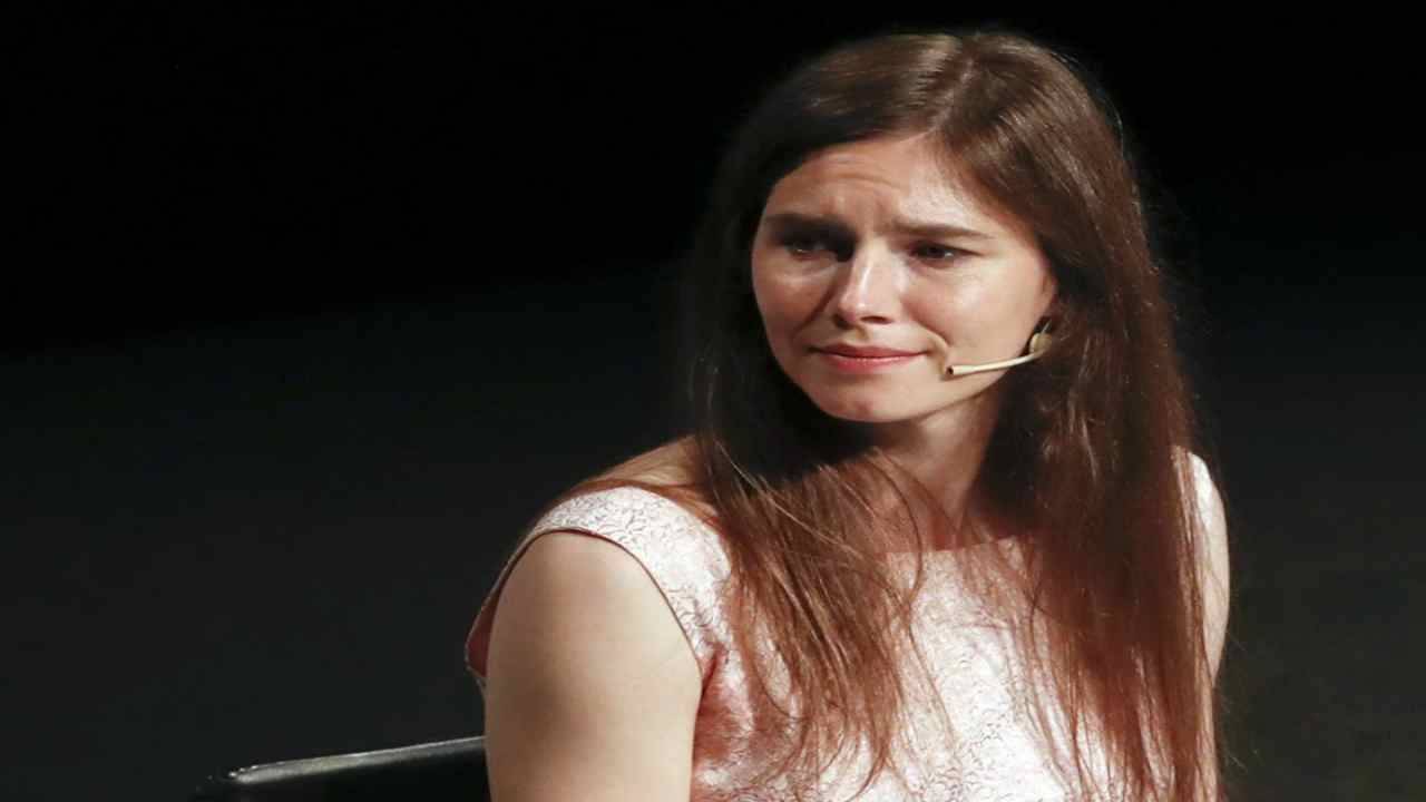 Meredith Kercher, il selfie di Amanda Knox sui social fa infuriare gli utenti: "Prima dell'horror show" - Foto