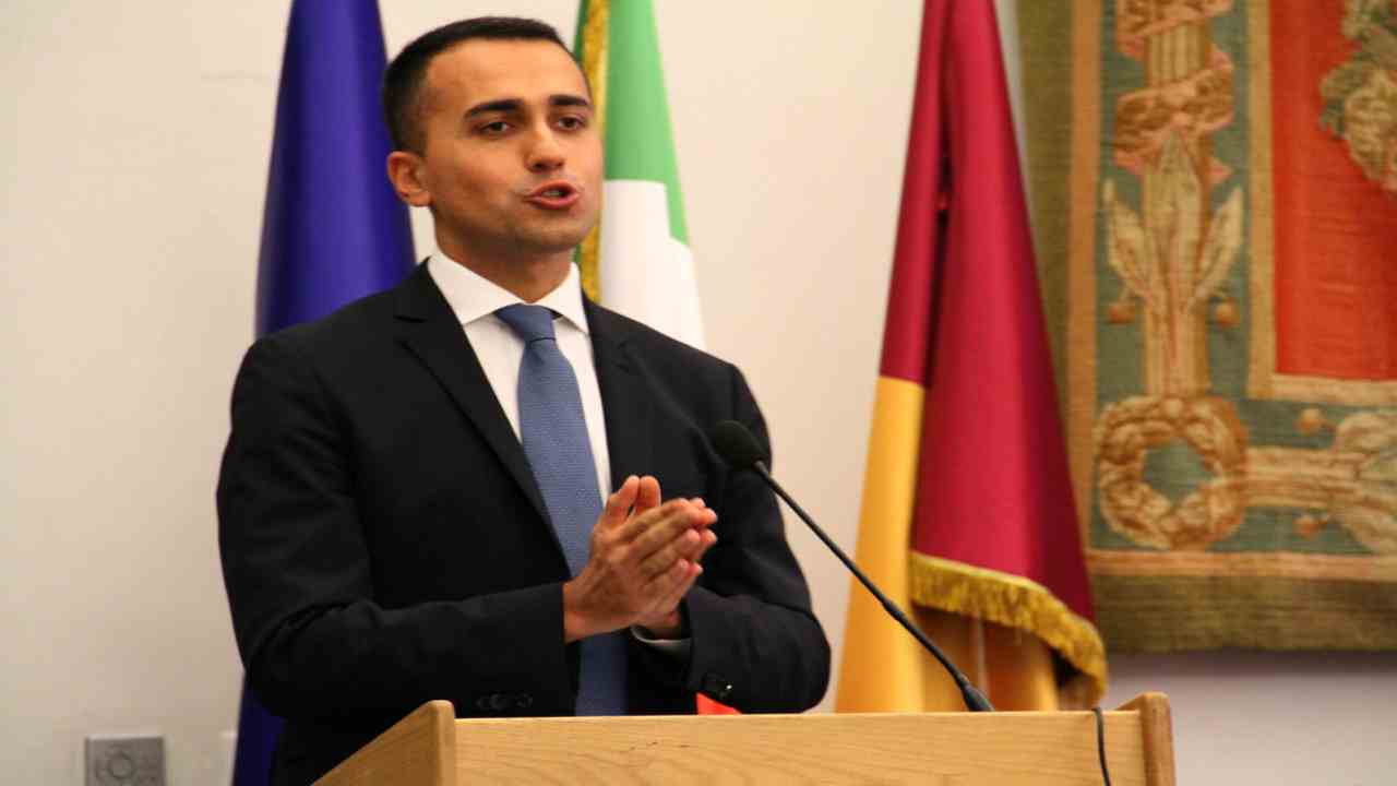 Luigi Di Maio, a muso duro sui Coronabond: "Non mi interessano i nomi ma le soluzioni"