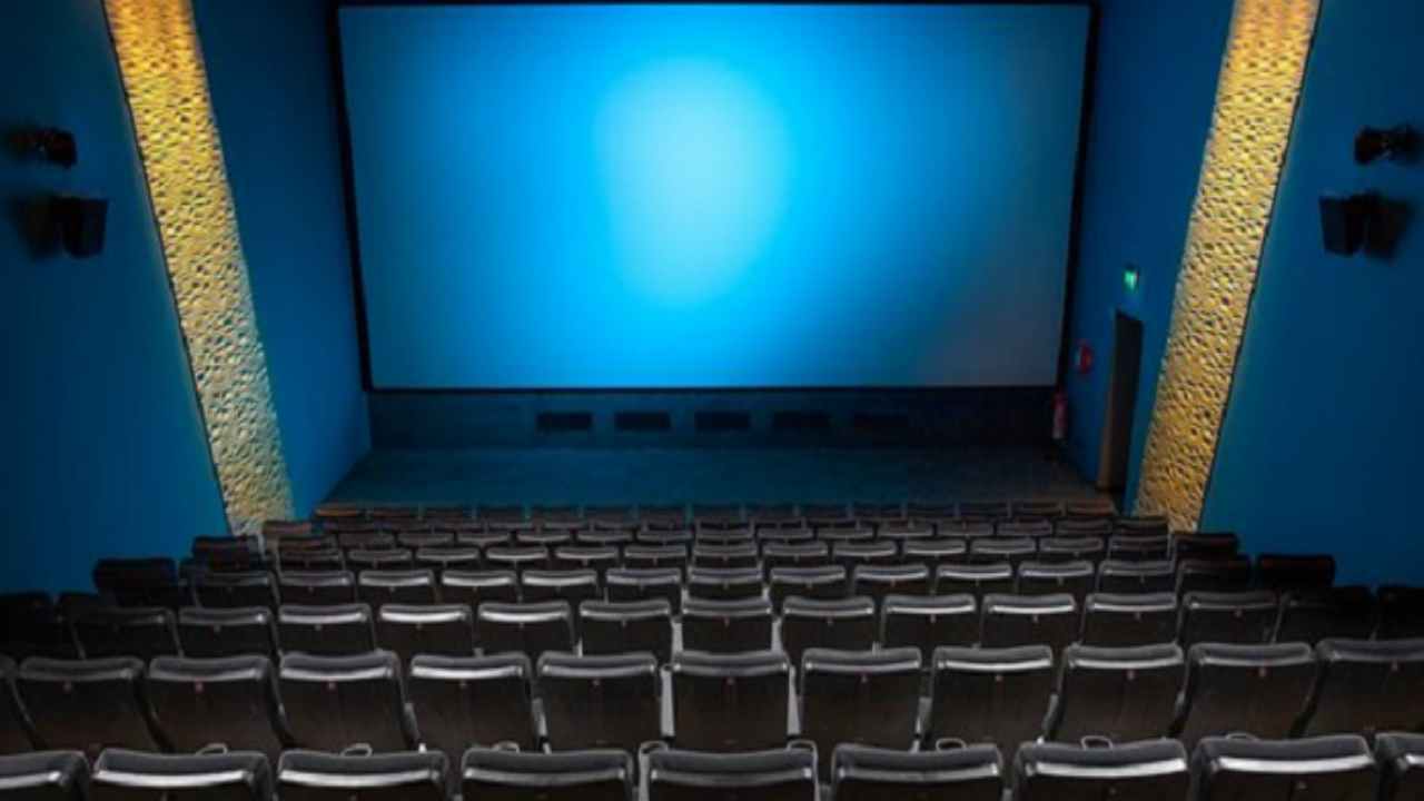 Fase due, le ipotesi per riapertura cinema e teatri: le linee del Governo