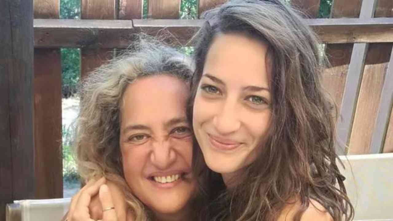 Elena Aubry, le ceneri tornano dalla madre: scatta la denuncia al ladro che aveva anche una sua foto