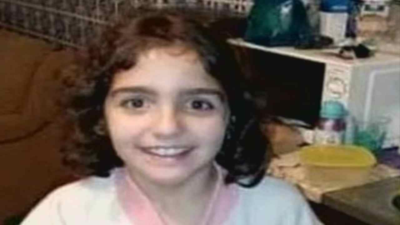 Bambina scomparsa di nove anni trovata morta: in manette matrigna e padre