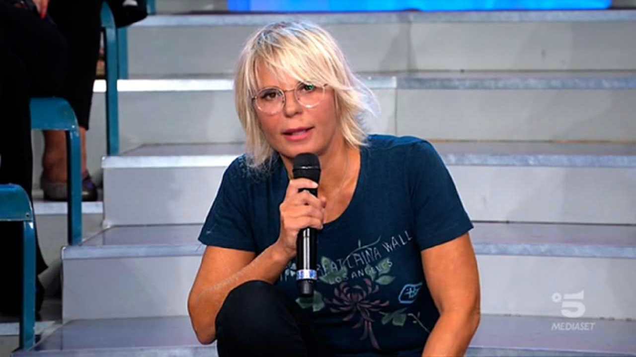 Bomba su Maria De Filippi, denunciata la dama di Uomini e donne over