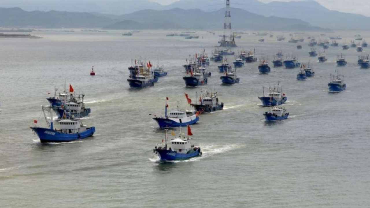 Flotte di pescherecci assaltano le Galapagos. Ecuador: "Ora basta"