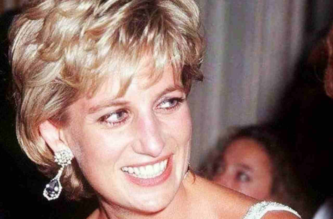 Lady Diana, la lettera scritta da giovane resa nota