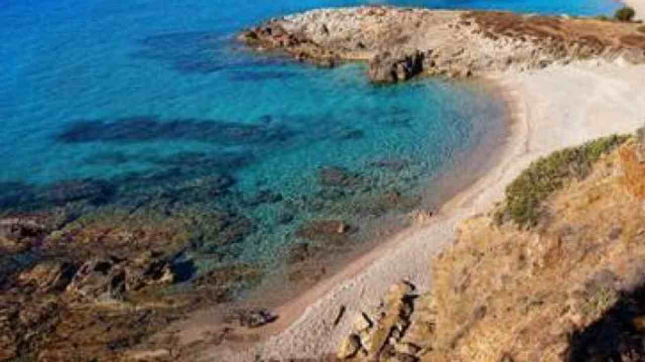 Turista precipita da scogliera a Porto Palmas