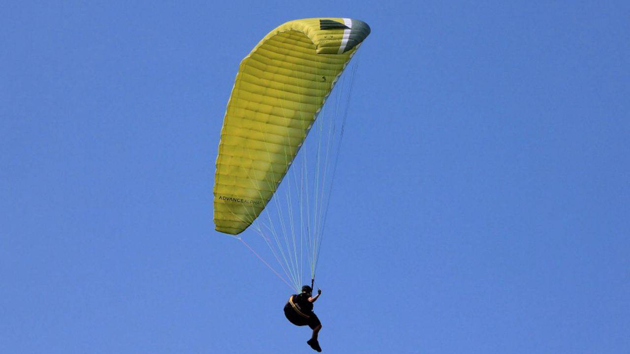 17 enne morta parapendio