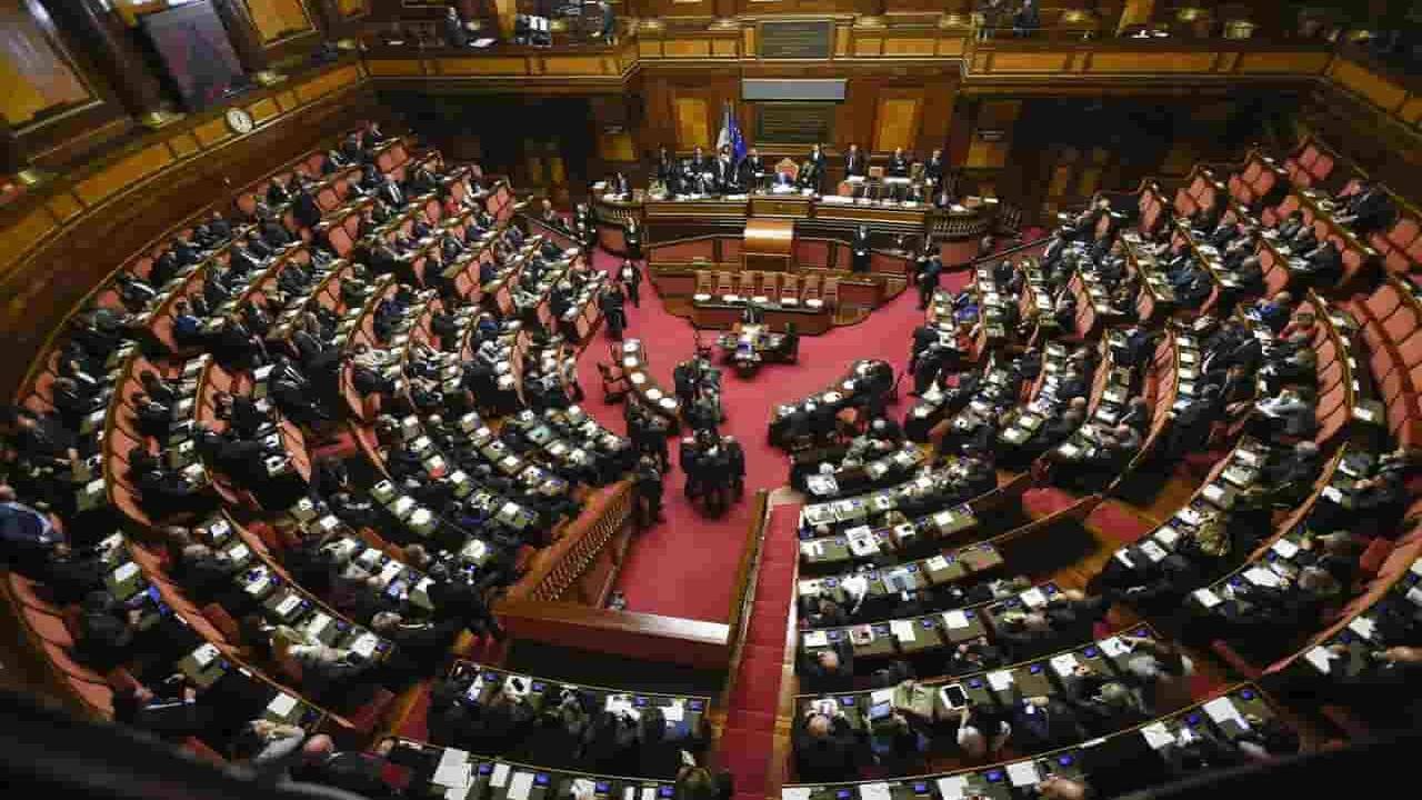 Il Parlamento si ferma per 3 settimane