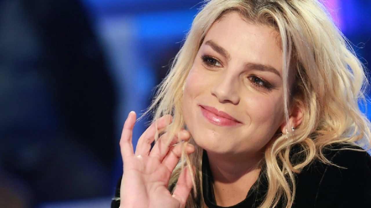 Emma Marrone scollatura profonda