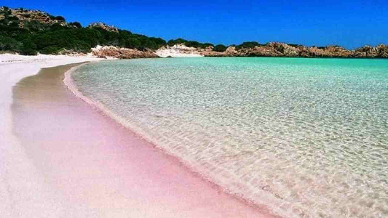 Spiaggia rosa di Budelli, nuove regole e divieti per il suo accesso