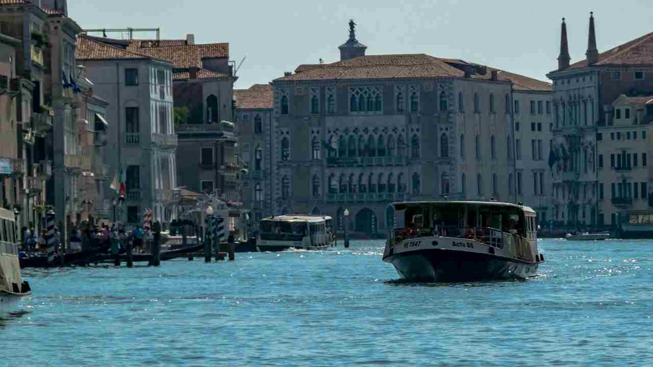 incidente barchino vaporetto