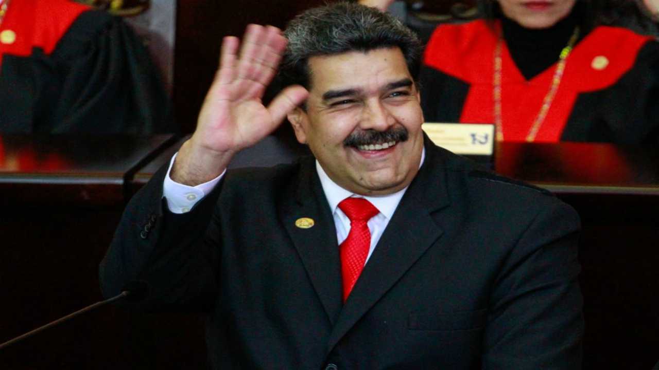 Nicolas Maduro accusato crimini contro umanità