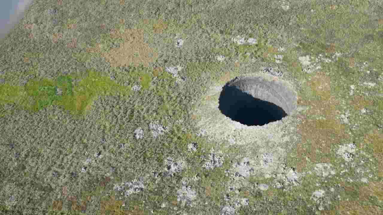 cratere 50 metri siberia