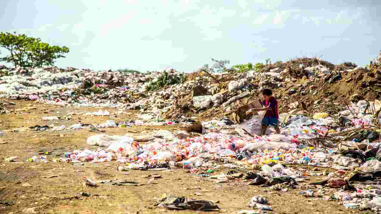 bambini senza casa in Libano dopo esplosione ad agosto