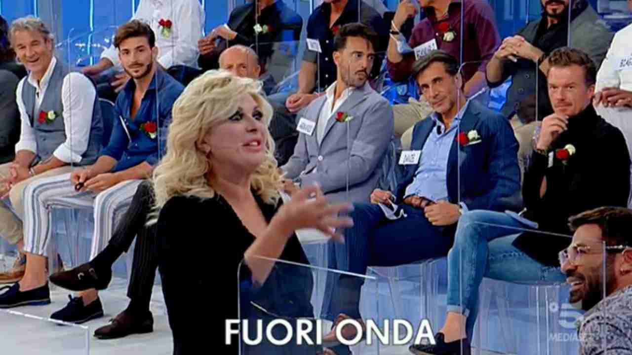 Tina Cipollari minaccia pubblico