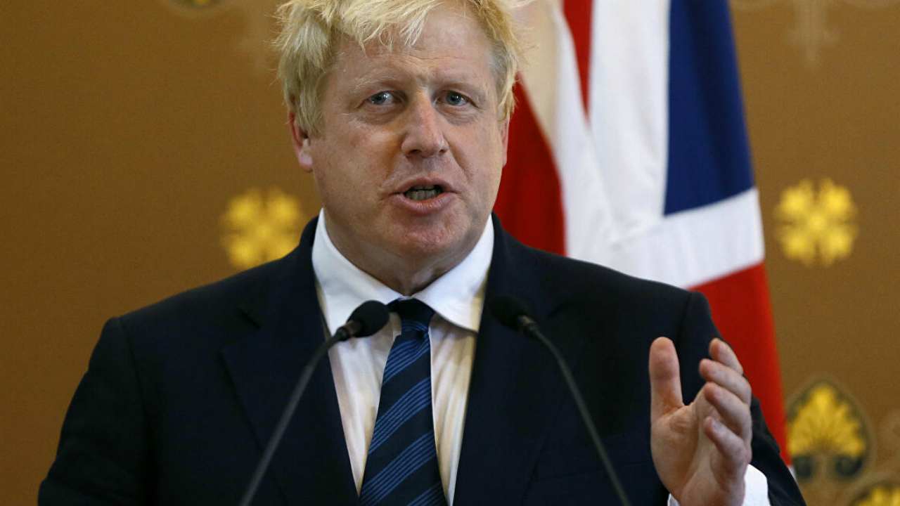 Gran Bretagna, Johnson specifica: "Chiusure su tre livelli di emergenza, no al lockdown totale"