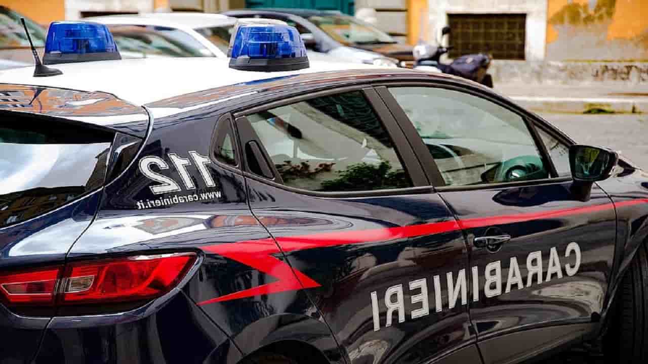 Torino, vicino chiama i carabinieri perché il vicino ha più di 6 persone a casa