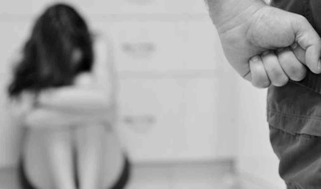 dodicenne abusata tre stranieri
