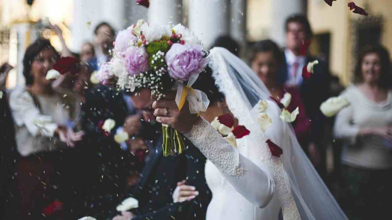 carabinieri interrompono festeggiamenti matrimonio