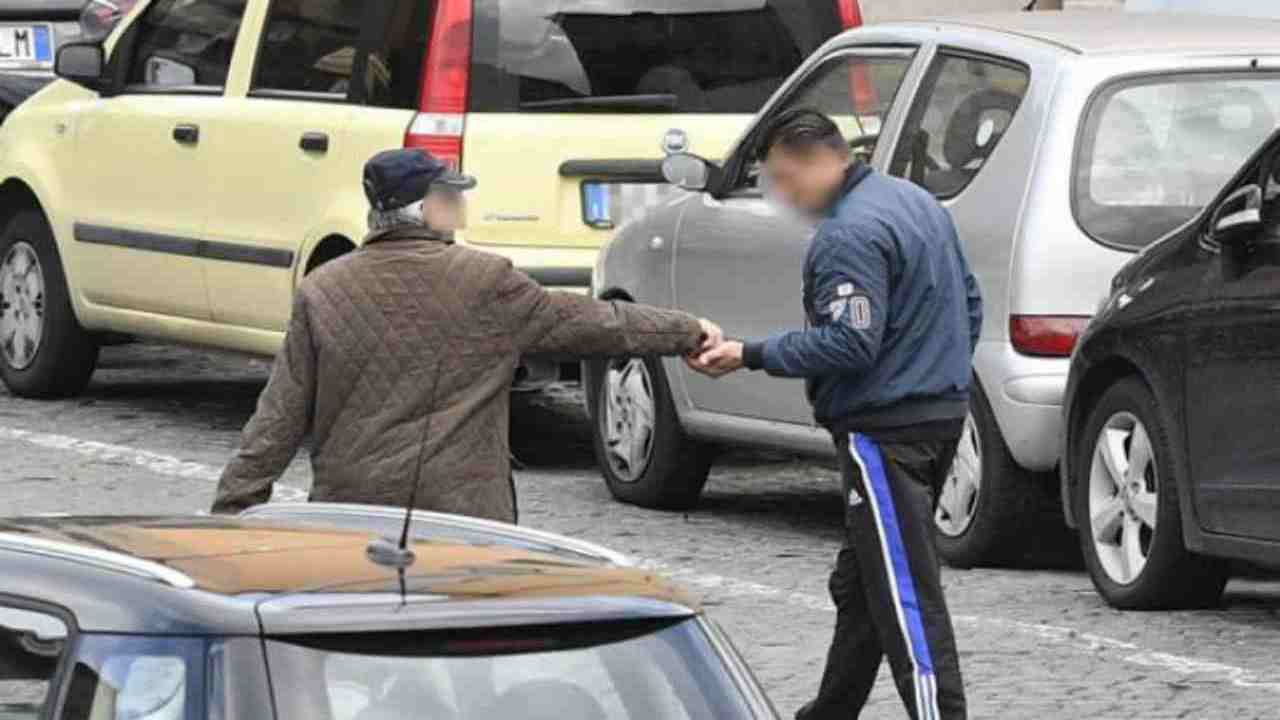 parcheggiatore abusivo con reddito di cittadinanza