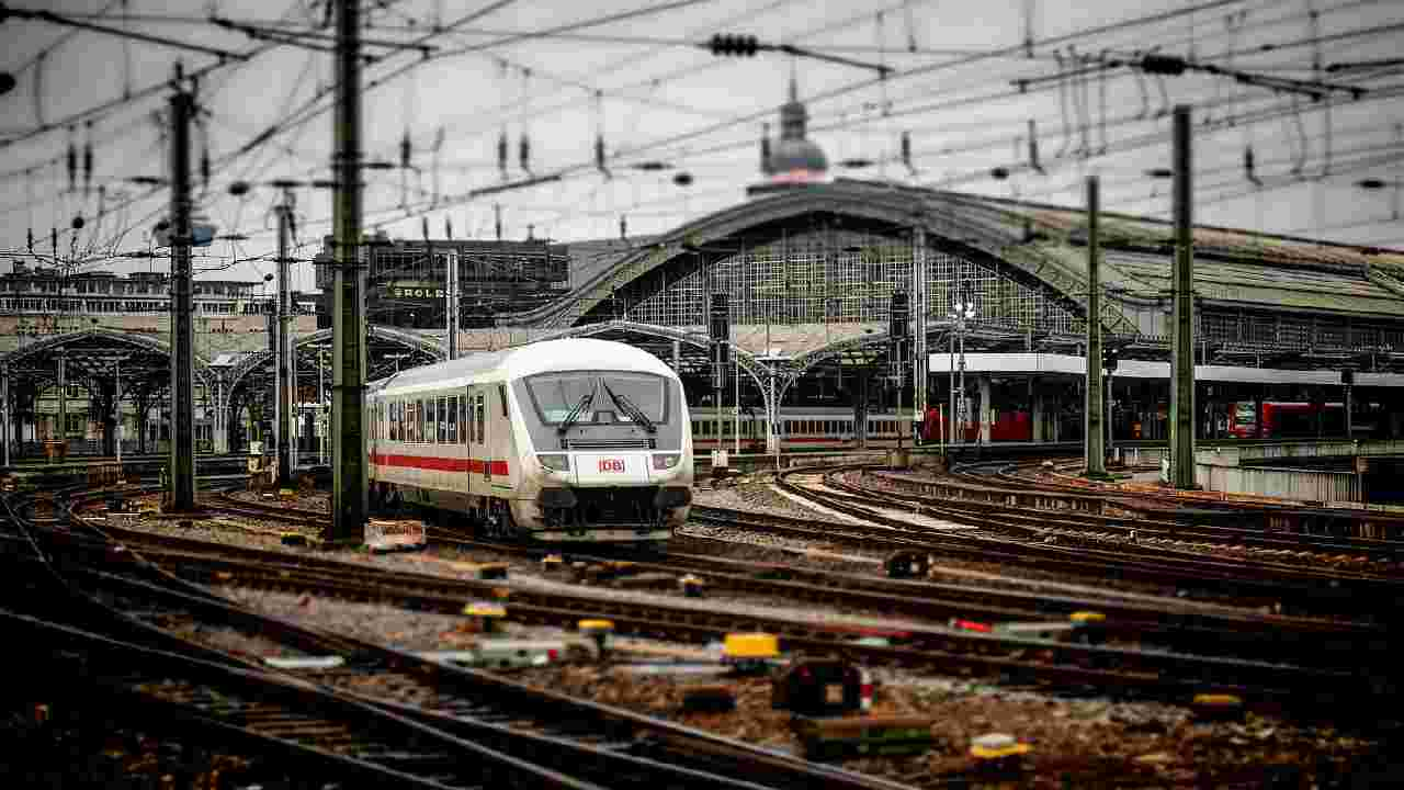 stazione ferroviaria lione sventato attentato terroristico