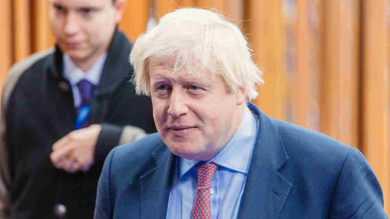 Regno Unito, Boris Johnson e la riapertura al 3 dicembre: la decisione