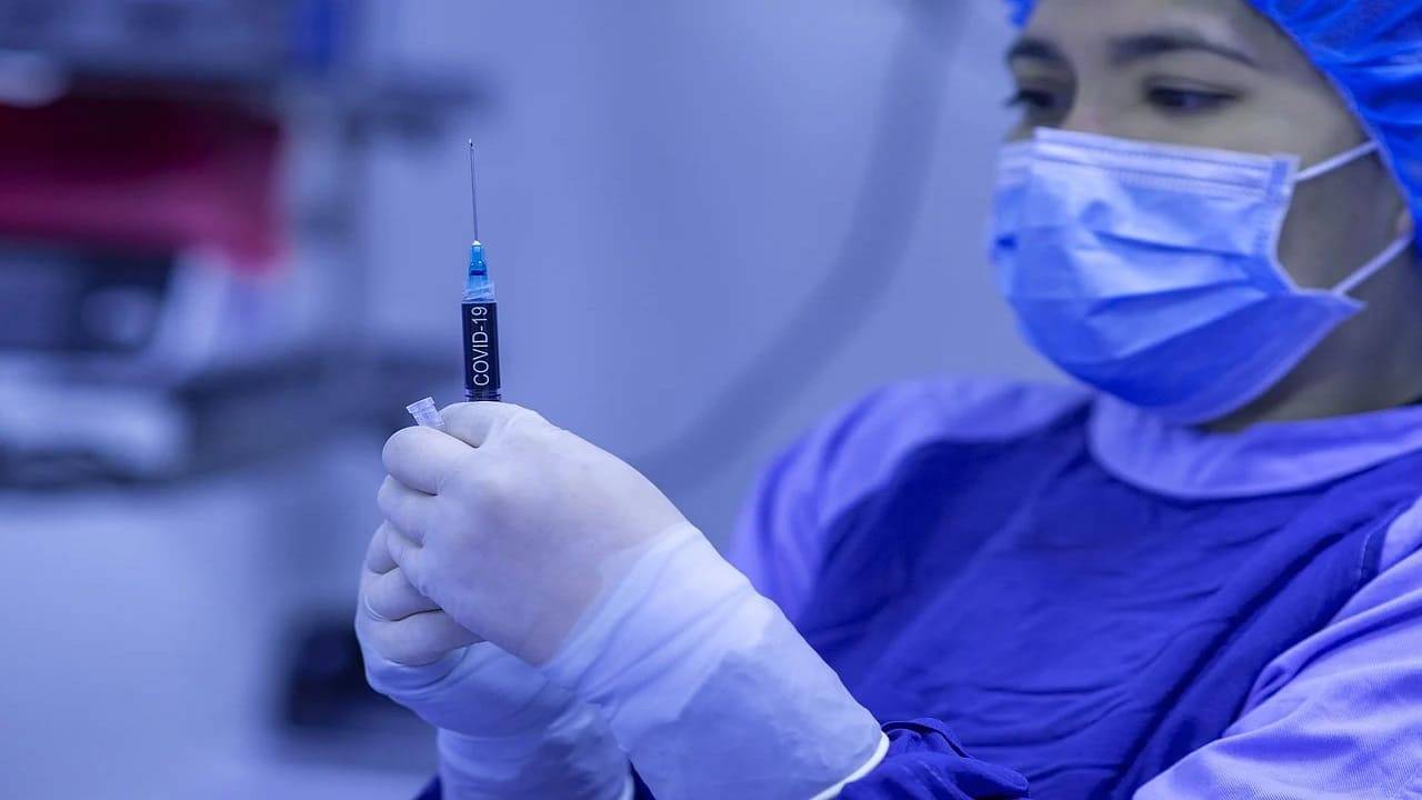 Stati Uniti, vaccinazioni dall'11 dicembre? Cadaveri a New York dentro camion frigoriferi