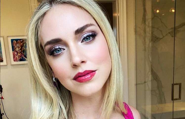 Chiara Ferragni davanzale in primo piano