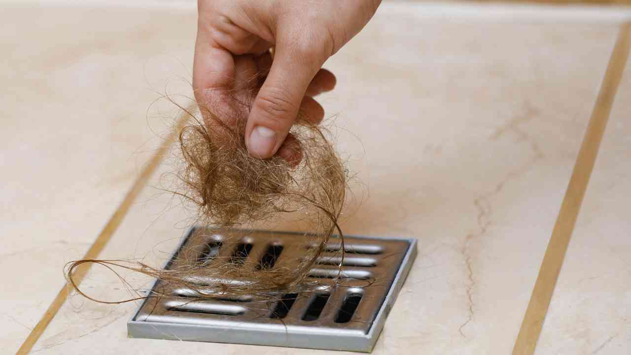 scarico della doccia intasato dai capelli