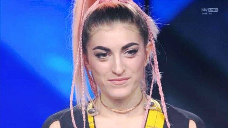 Roshelle, dopo X Factor svolta sensuale