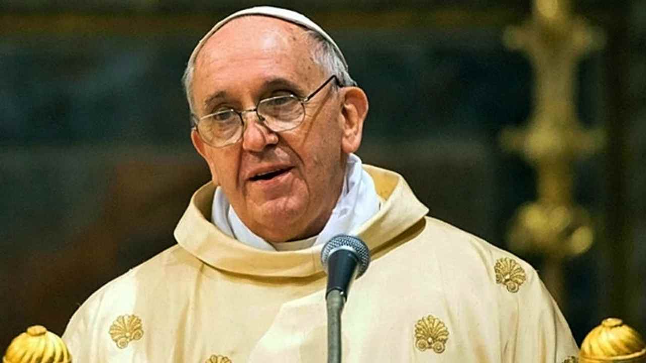 Papa Francesco colpito da sciatalgia