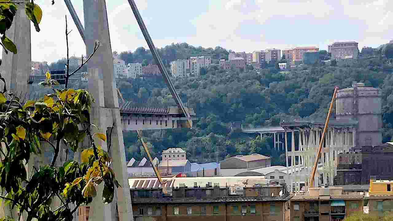 Ponte di Genova, la relazione dei periti: "Non sarebbe crollato con la giusta manutenzione"