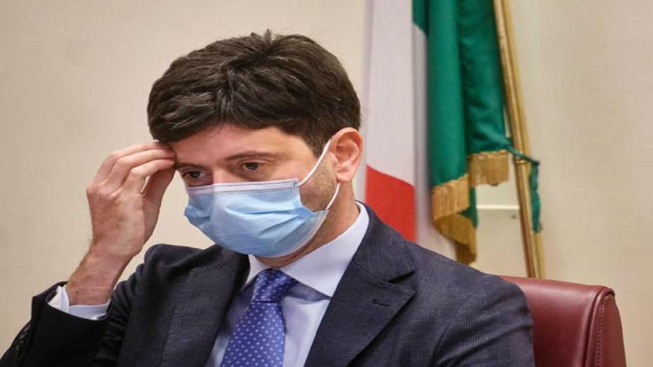 Natale 2020, Ministro Speranza a muso duro: "Ora serve rigore, non concordo!"