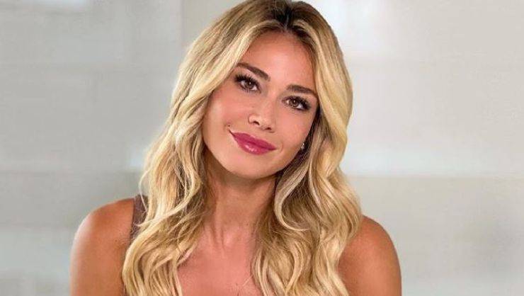 diletta leotta la scollatura della camicetta mostra troppo