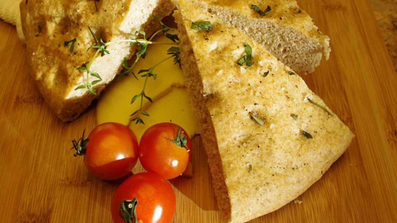 focaccia ripiena al pomodoro (1)