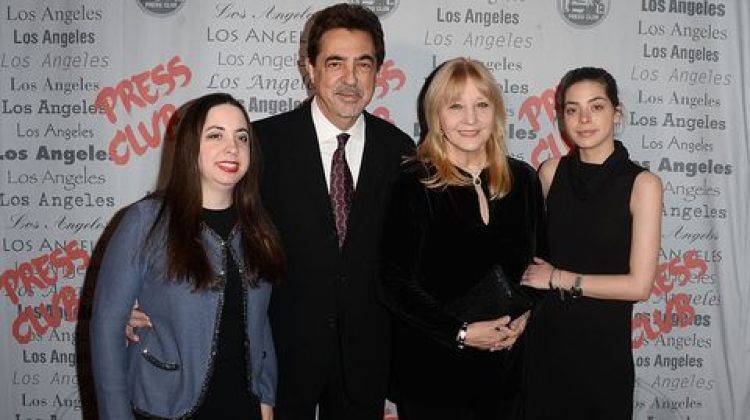 Joe Mantegna e famiglia