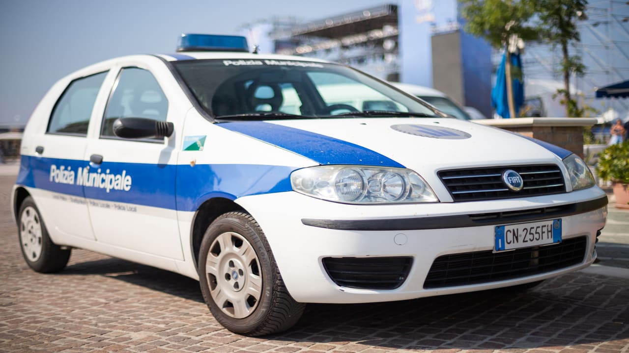 agenti polizia municipale indagati