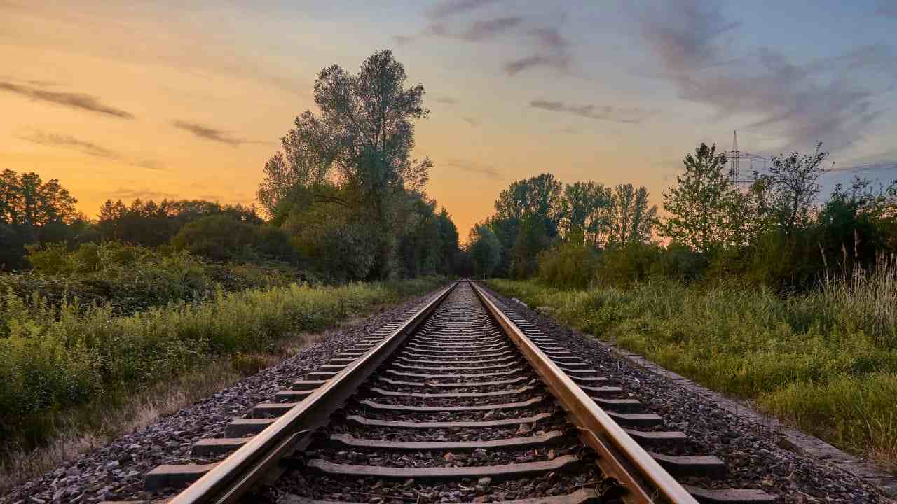 23enne morta travolta treno