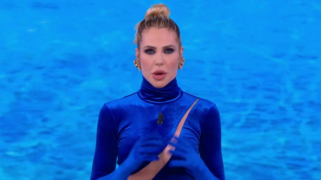 Ilary Blasi, L'Isola dei Famosi 2021