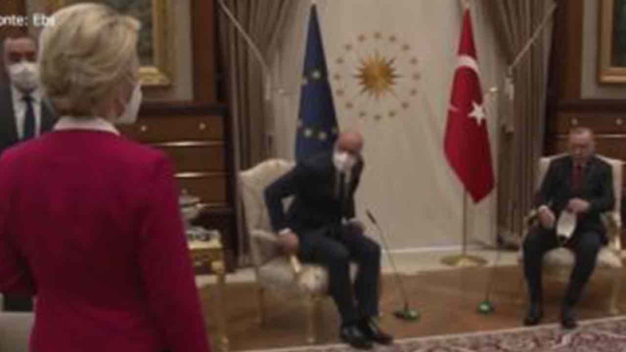 Erdogan e la sedia mancante per von Der Leyer
