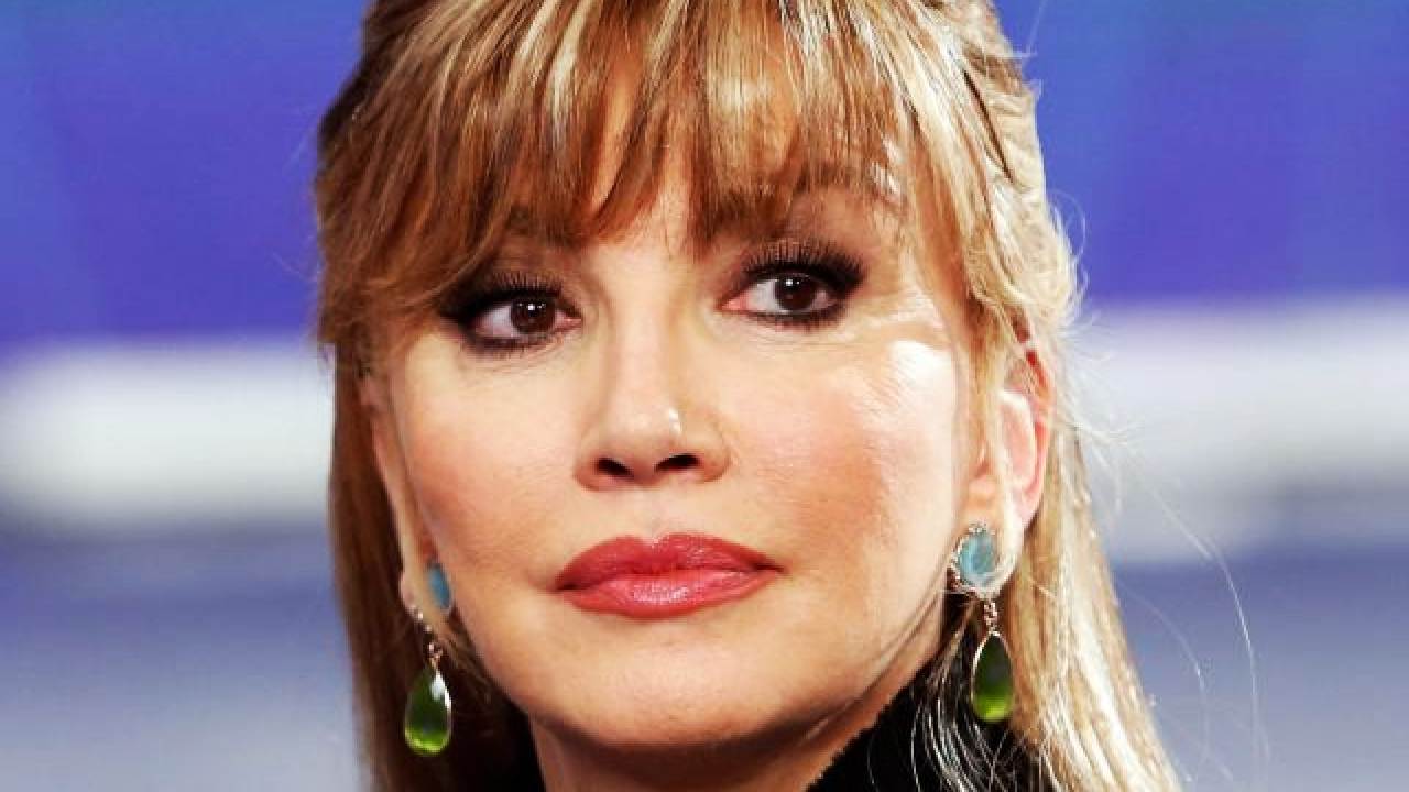 Milly Carlucci, parolacce su twitter