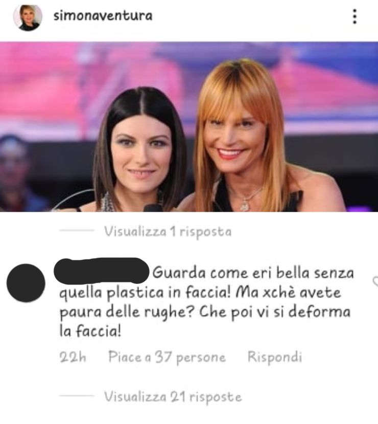 Laura Pausini, la foto con Simona Ventura sotto attacco degli haters: la polemica"