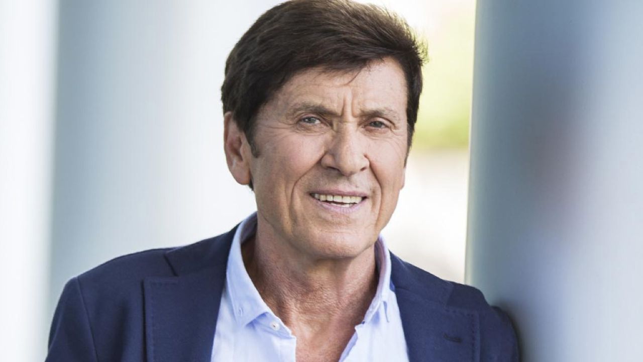 Gianni Morandi vaccino, il dettaglio nella foto fa scoppiare la polemica: è bufera sul web