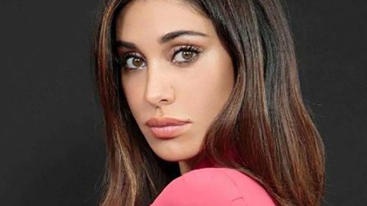 Belen Rodriguez nella bufera ''senza pudore": lo scatto troppo osè indigna gli utenti