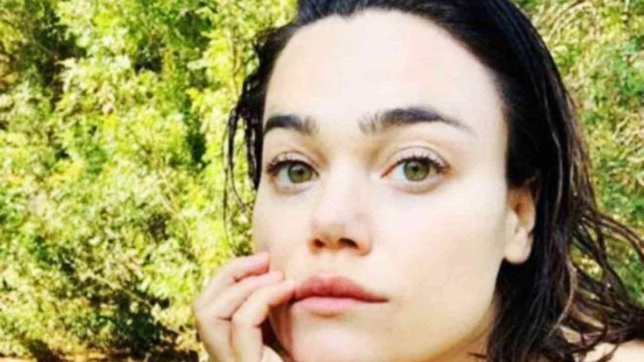 Romina Carrisi, la figlia di Al Bano fuori di seno