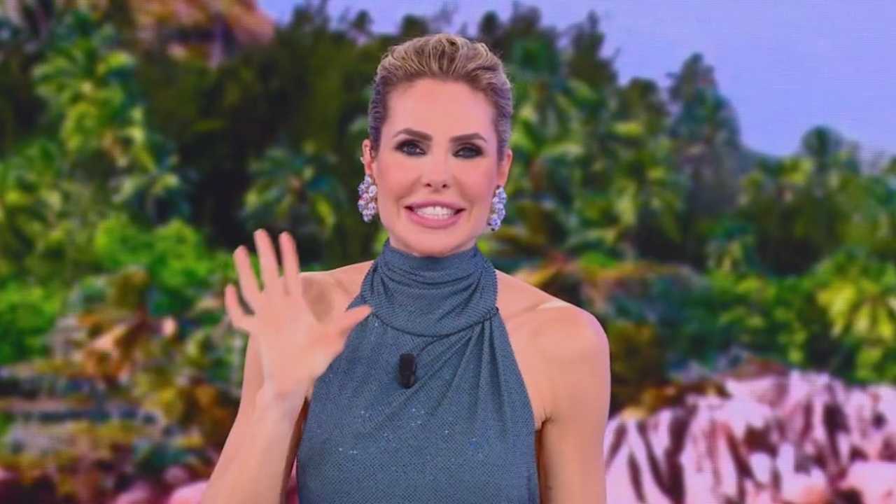 Ilary Blasi, L'Isola dei Famosi 2021