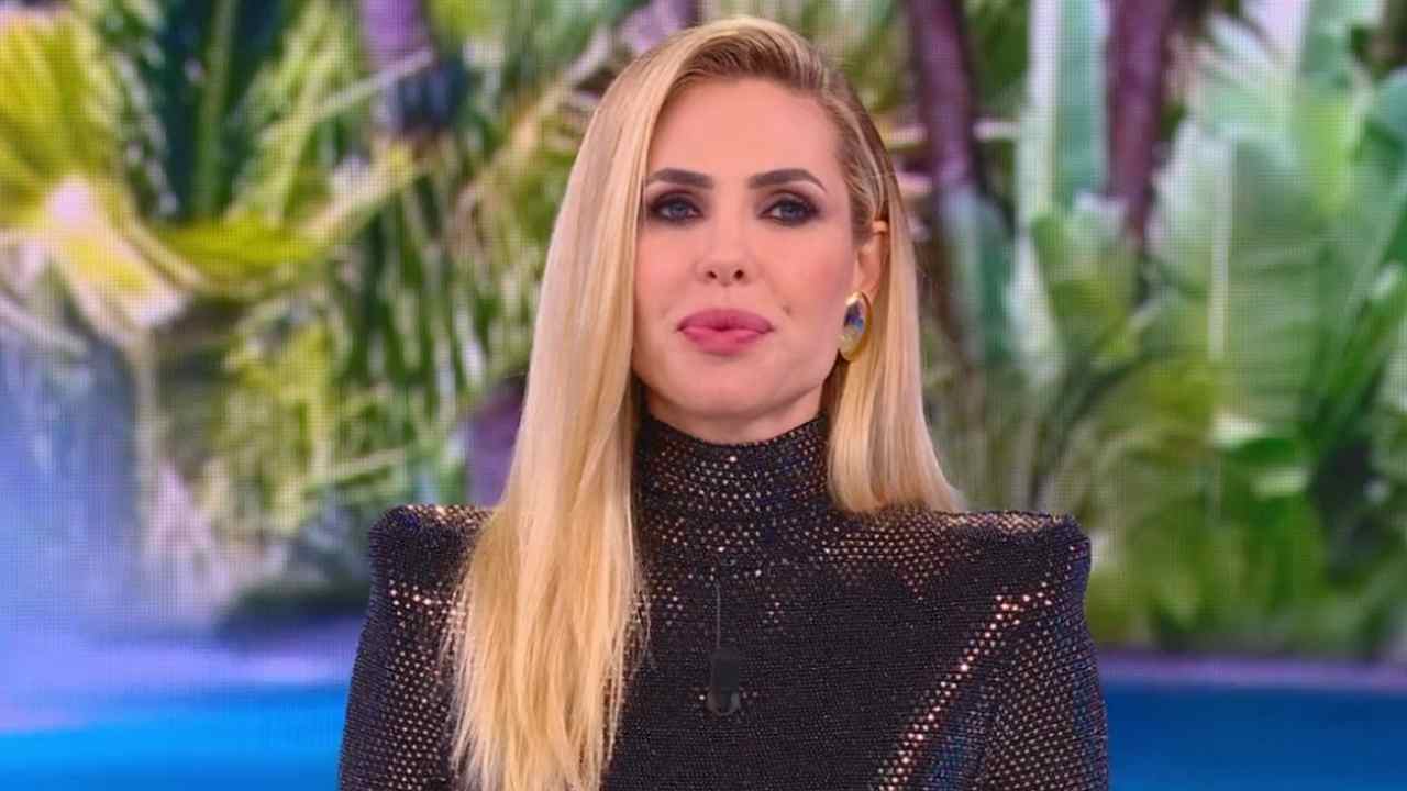 Ilary Blasi, L'Isola dei Famosi