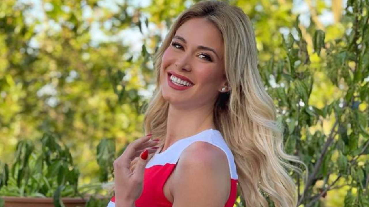 Diletta Leotta, la scollatura della camicetta cede e mostra troppo: ''Sbottonala tutta'' - FOTO