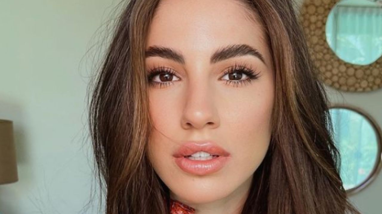 Giulia De Lellis da infarto, il bikini striminzito non regge: la foto bollente manda in tilt i social