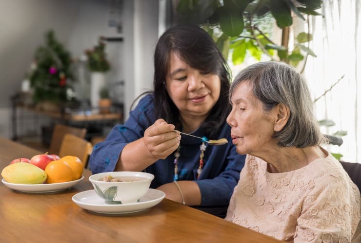 Caregiver, assistenza a casa da parte di un familiare -Lettoquotidiano